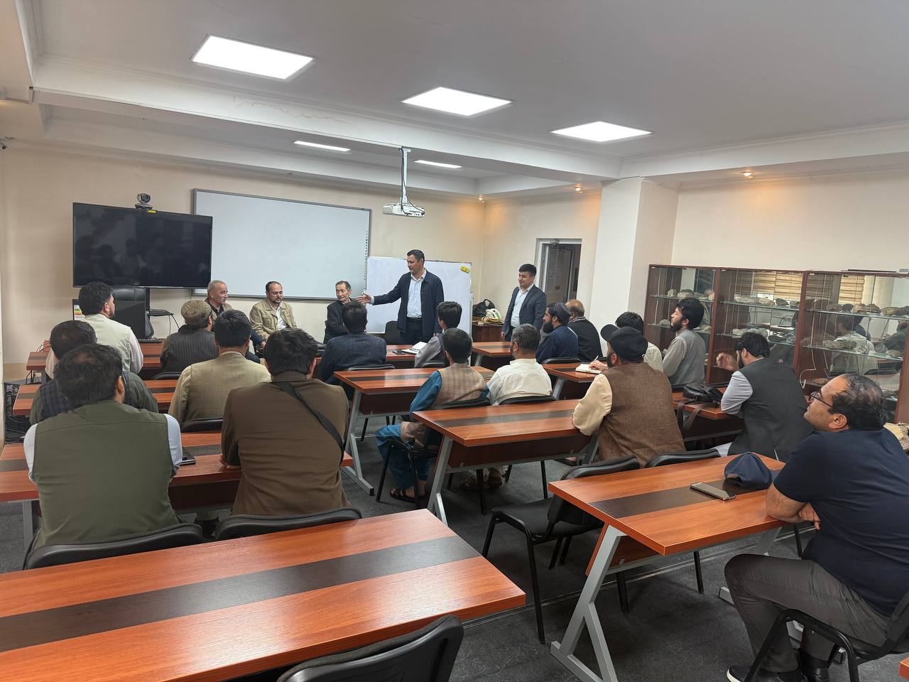 “Uzbek Overseas Geology Company” MCHJ Bosh direktori X.Omonov Afg‘oniston delegatsiyasining ikkinchi guruhi bilan uchrashuv o‘tkazdi